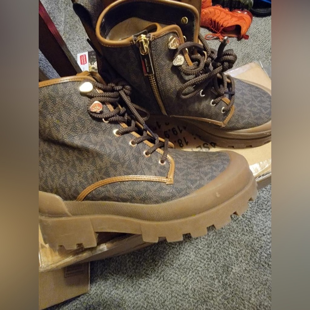 Michael Kor boots monogram size 6.5 women